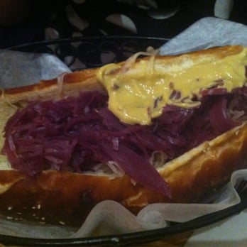 Max Bratwurst und Bier - German Near Me - Astoria, New York Max Bratwurst und Bier - German Near Me - Astoria, New York