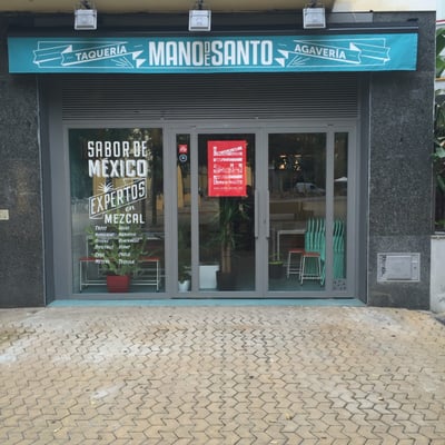 Mano De Santo by null