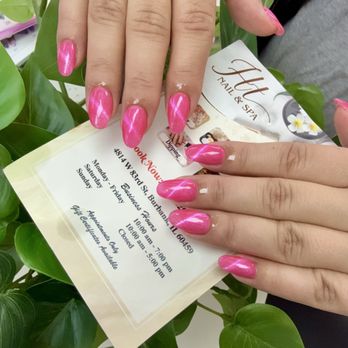 HT Nail & Spa - Pink magnetic cat eye - Nail Salons Near Me - Burbank, Illinois