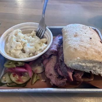 Wagon Wheel BBQ - Tri-Tri Tip Sandwich w Mac and Cheese - Barbeque Near Me - Mountain View, California