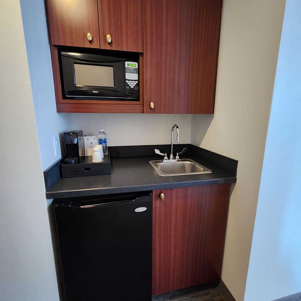 Minifridge, sink, coffee maker, microwave Minifridge, sink, coffee maker, microwave