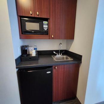 River Hotel - Minifridge, sink, coffee maker, microwave - Hotels Near Me - Chicago, Illinois River Hotel - Minifridge, sink, coffee maker, microwave - Hotels Near Me - Chicago, Illinois