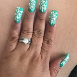 I made my own fullset myself only came here for design from Christine she did amazing job i luv it