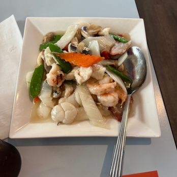 Mr Wang Chinese Restaurant - Happy family - Chinese Near Me - Homosassa, Florida