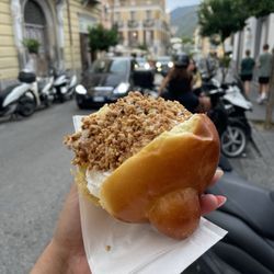 Gabriele - Another picture of brioche con gelato, isn't she pretty?