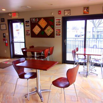 Trios Tomato Pie - Inside and outside dining but during pandemic takeout is the name of the game - Pizza Near Me - Glenside, Pennsylvania Trios Tomato Pie - Inside and outside dining but during pandemic takeout is the name of the game - Pizza Near Me - Glenside, Pennsylvania