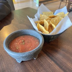 El Cajete - Complimentary chips and salsa