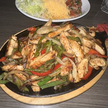 Laura's Bar And Grill - Chicken Fajita special - American Near Me - Smithfield, Rhode Island
