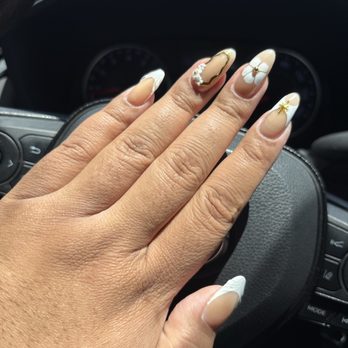 Levon Nail Lounge - Nail Salons Near Me - Upland, California