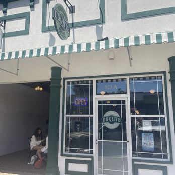 Vintage Donuts - Front door and outside seating. - Donuts Near Me - Fernandina Beach, Florida Vintage Donuts - Front door and outside seating. - Donuts Near Me - Fernandina Beach, Florida