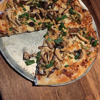 Yard House - Truffle & Mushroom Pizza - New American Near Me - Marina Del Rey, California Yard House - Truffle & Mushroom Pizza - New American Near Me - Marina Del Rey, California