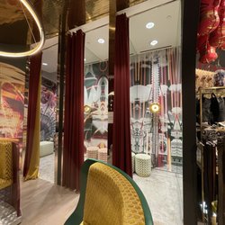 Ted Baker - Changing room