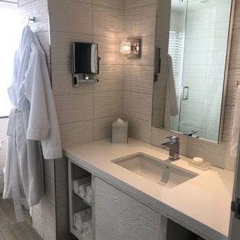 Huntley - Beautiful bathroom - Hotels Near Me - Santa Monica, California Huntley - Beautiful bathroom - Hotels Near Me - Santa Monica, California