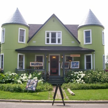 Les Oies Blanches - the front of the house - Art Galleries Near Me - Saint-Antoine-de-Tilly, Quebec Les Oies Blanches - the front of the house - Art Galleries Near Me - Saint-Antoine-de-Tilly, Quebec
