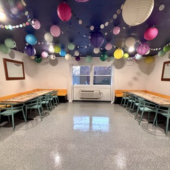Sycamore Acres - Party room in the golf studio - Mini Golf Near Me - Lewistown, Illinois Sycamore Acres - Party room in the golf studio - Mini Golf Near Me - Lewistown, Illinois