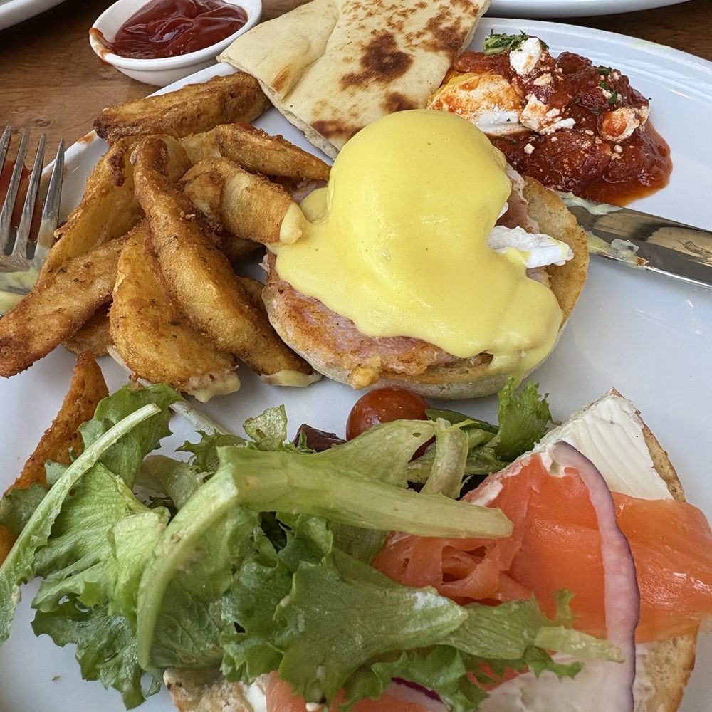 Crave - Buffets Near Me - Richmond Hill, Ontario