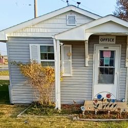 Mistang Country Lodging - Office Door