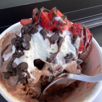 Arctic Spoon - Chocolate strawberry - Ice Cream & Frozen Yogurt Near Me - Wheeling, Illinois