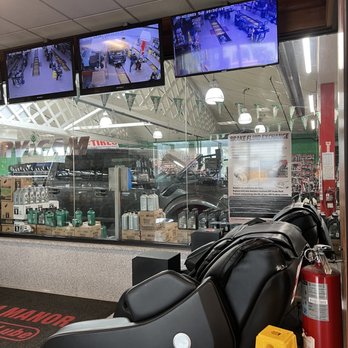 Pelham Manor Car Wash - Massage chairs and TVs to watch you whip - Car Wash Near Me - Pelham Manor, New York