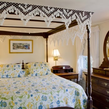The Lightkeepers Inn - Gay Head Light Suite Bedroom - Hotels Near Me - Edgartown, Massachusetts