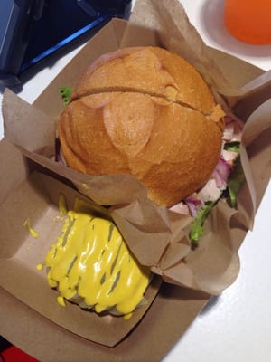 J28 Sandwich Bar by null