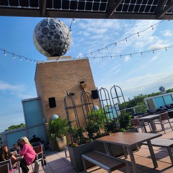 Moonrise Hotel - Rooftop - Hotels Near Me - Saint Louis, Missouri
