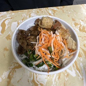 Com Tam Dat Thanh - Vermicelli bowl with bbq beef and egg roll - Vietnamese Near Me - Sacramento, California Com Tam Dat Thanh - Vermicelli bowl with bbq beef and egg roll - Vietnamese Near Me - Sacramento, California