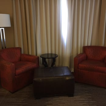 Hampton Inn Phoenix-Biltmore - Sitting area next to the desk - Hotels Near Me - Phoenix, Arizona