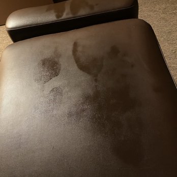 Kerry Woods, DC - Woods Chiropractic - Dirty treatment table - Chiropractors Near Me - Whittier, California Kerry Woods, DC - Woods Chiropractic - Dirty treatment table - Chiropractors Near Me - Whittier, California