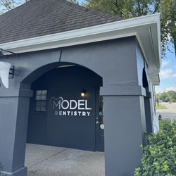 Model Dentistry - Timothy R Raborn, DDS - Office Entrance