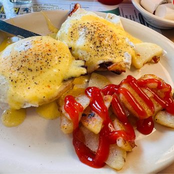 Pine Lake Diner - Eggs Benedict and American Fries! - Breakfast & Brunch Near Me - Plainwell, Michigan