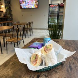 Veloce Deli - Hog (turkey and roast beef with everything and hot peppers)