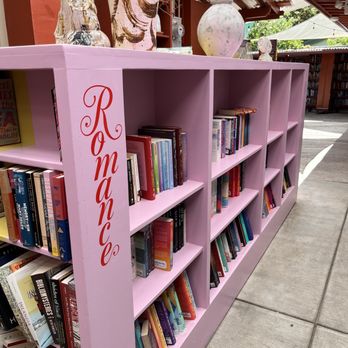Bart's Books - Fun bookcases - Bookstores Near Me - Ojai, California