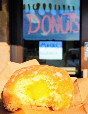 Lee Donuts by null