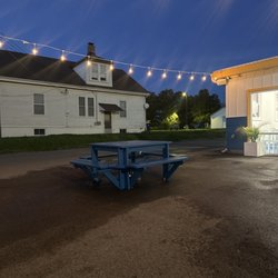Tropical Sno WashMO - Plus nice outdoor seating