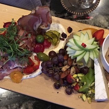 Bar 1608 - Cheese Platter. Nice pairing with drinks. - Wine Bars Near Me - Quebec City, Quebec