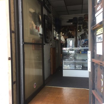 New Wave Sound - Office entrance - Car Stereo Installation Near Me - Lawndale, California