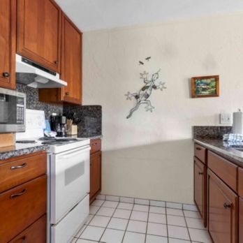 Plantation Hale Suites - Kitchen - Hotels Near Me - Kapaa, Hawaii Plantation Hale Suites - Kitchen - Hotels Near Me - Kapaa, Hawaii