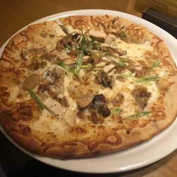 California Pizza Kitchen - Roasted Garlic Chicken - Pizza Near Me - Baton Rouge, Louisiana