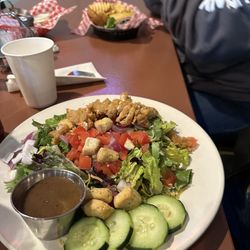 Coaches Corner Bar & Grill - Fantastic salad ...