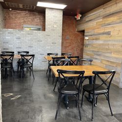 Clark Bagels - Dining area