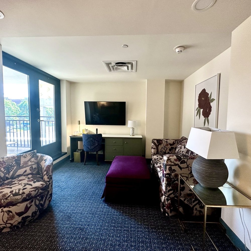 The Bradley - Corner suite - Hotels Near Me - Fort Wayne, Indiana The Bradley - Corner suite - Hotels Near Me - Fort Wayne, Indiana