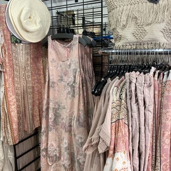 Twitchin Threadz & Company - Accessories Near Me - Calgary, Alberta Twitchin Threadz & Company - Accessories Near Me - Calgary, Alberta