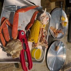 Shuckin' Shack Oyster Bar - 1/2 lb crab legs