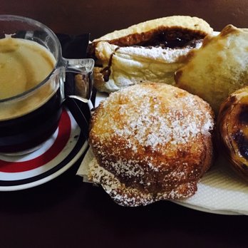 Pastelaria Alfama Doce - Good local place for coffee and pastry!!! - Bakeries Near Me - Lisbon, 11