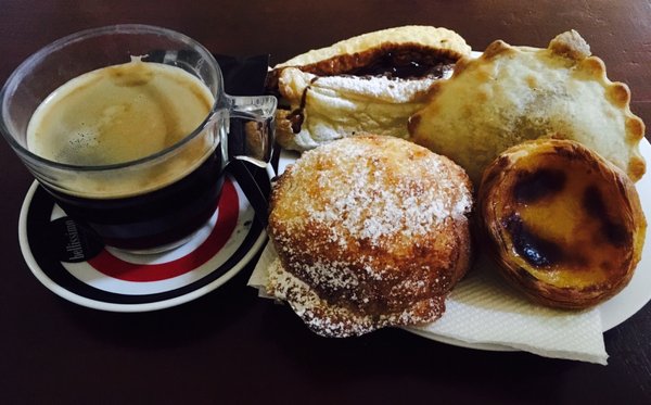 Alfama Doce by null