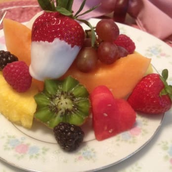 Ravensbrook Bed & Breakfast - Fresh fruit plate. Notice the watermelon shaped like a heart - Hotels Near Me - Coarsegold, California