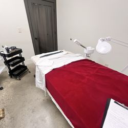 Body Logic School of Cosmetology, Esthetics & Massage Therapy - Bed