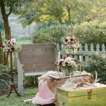 Sylvanside Farm - We include a furnishings and decor with all our wedding packages at Sylvanside Farm - Venues & Event Spaces Near Me - Purcellville, Virginia