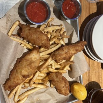 Twin Peaks - Fried Beer Battered Fish & Chips - Sports Bars Near Me - Scottsdale, Arizona Twin Peaks - Fried Beer Battered Fish & Chips - Sports Bars Near Me - Scottsdale, Arizona